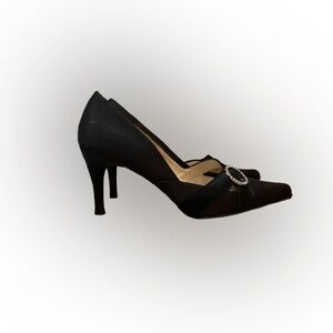 Anne Klein Satin Pointed Toe Pump Rhinestone Buckle Accent Sz 8.5